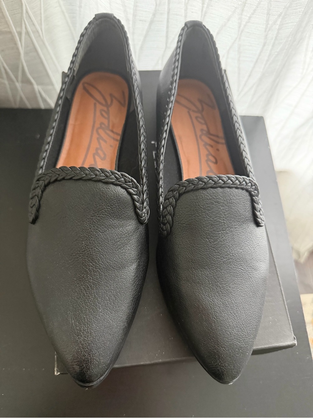ZODIAC Hill LOAFERS brand new
BRAIDED TRIM